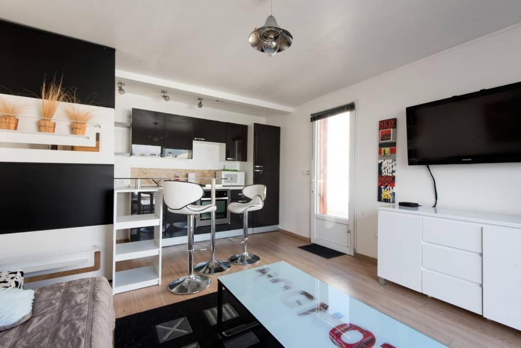 Maison *** Avec Cour 3Km Plage Et La Rochelle Saint-Vivien  Екстериор снимка