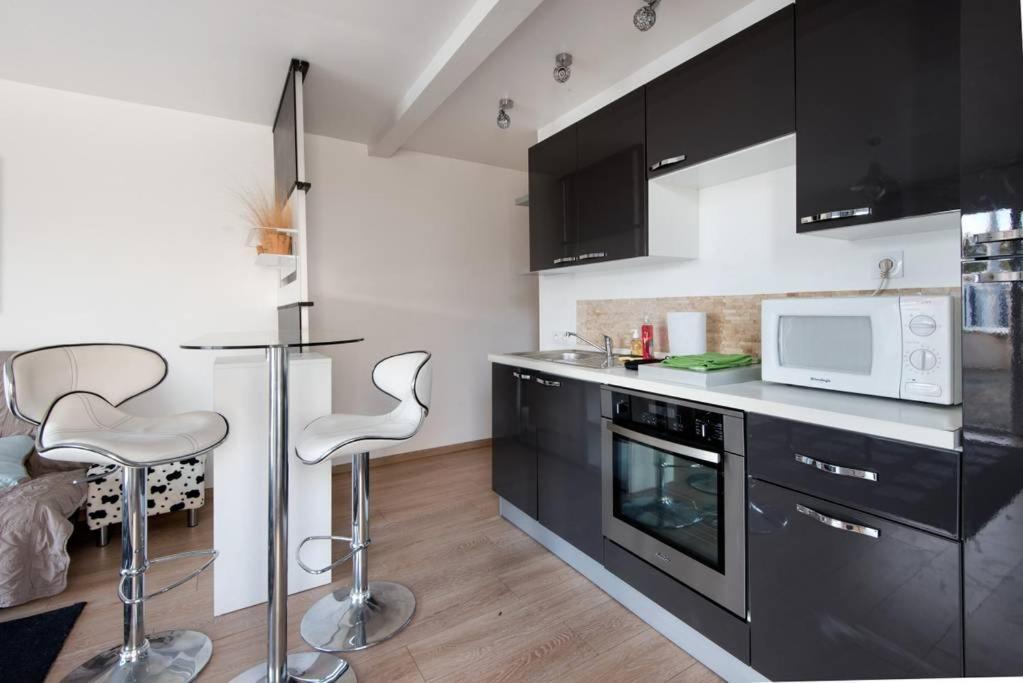 Maison *** Avec Cour 3Km Plage Et La Rochelle Saint-Vivien  Екстериор снимка